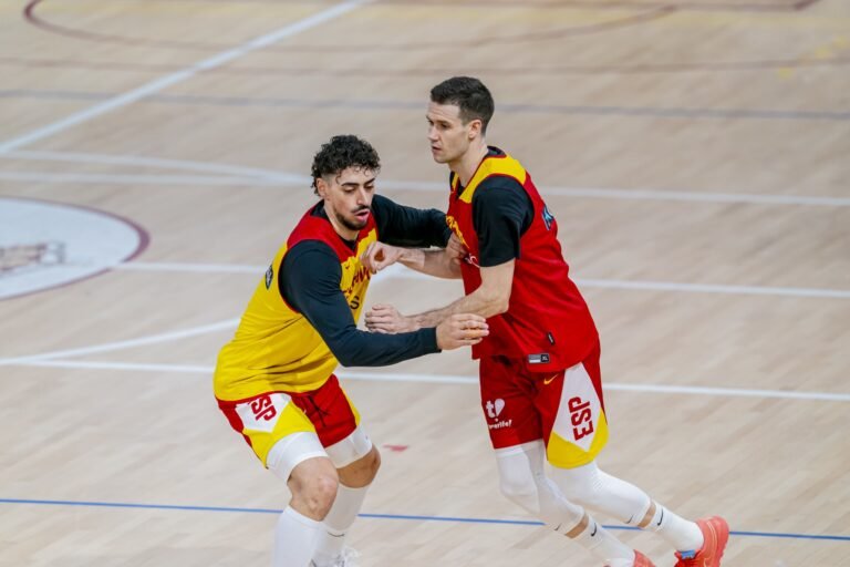 El-primer-equipo-masculino-del-Valencia-Basket-regreso-ayer-a.jpg