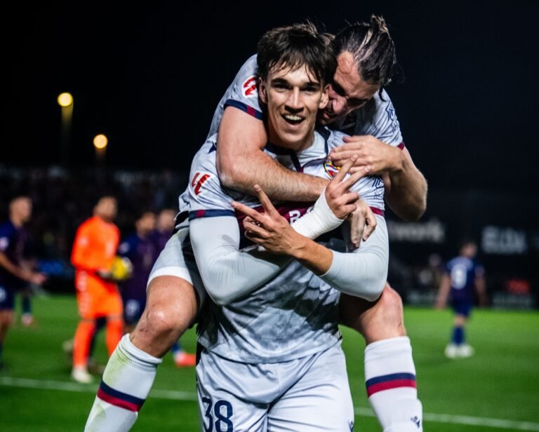 CD-Eldense-cae-ante-el-Levante-UD-en-un-partido.jpg