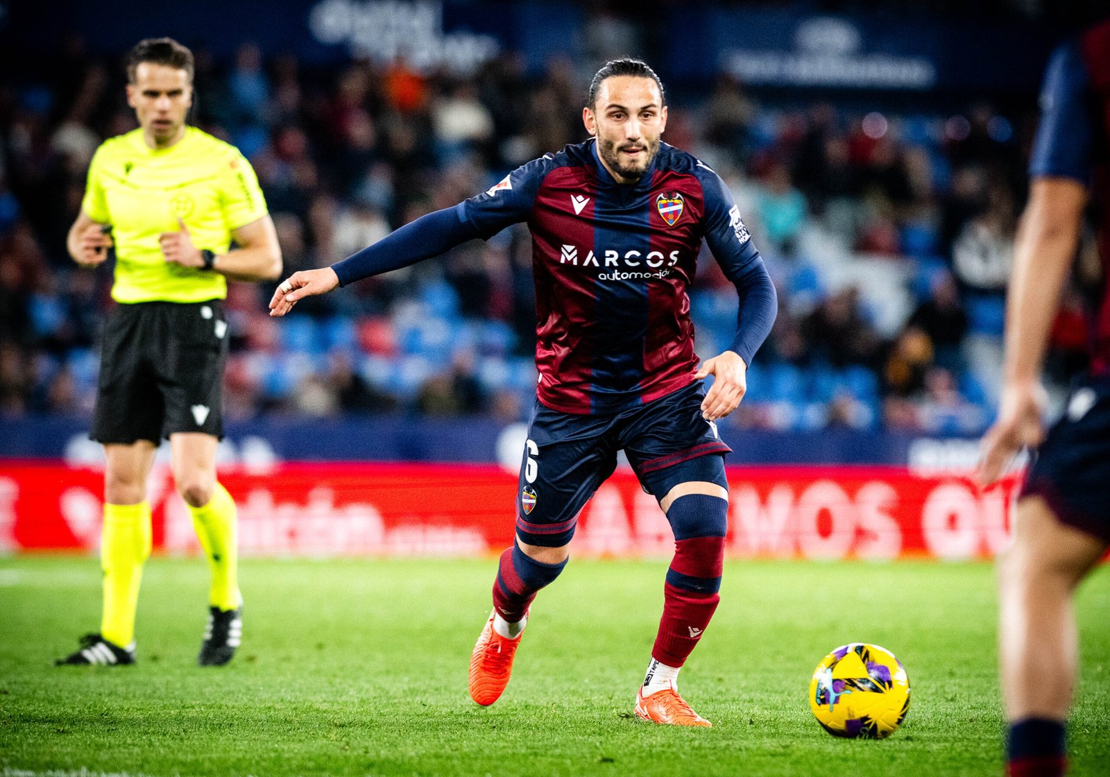 El-Levante-UD-traspasa-a-Giorgi-Kochorashvili-al-Sporting-Club.jpg