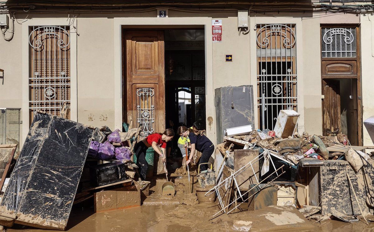SOS-Desaparecidos-lleva-testimonios-de-afectados-por-la-dana-a.jpg