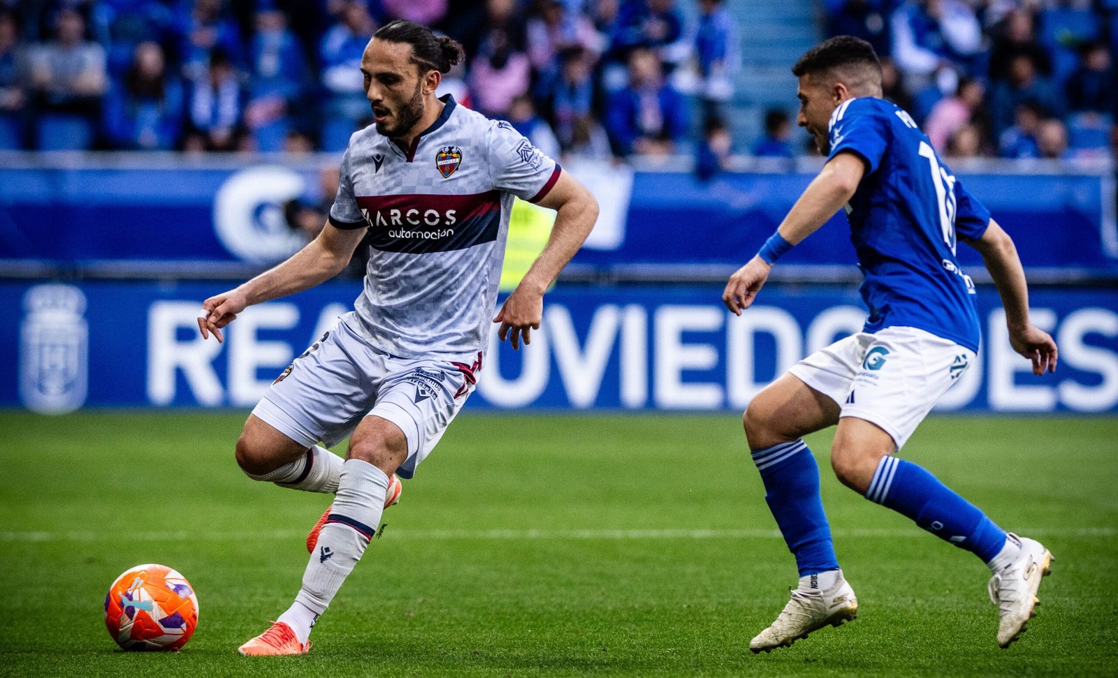 El-Levante-UD-vuelve-sin-puntos-del-Carlos-Tartiere.jpg