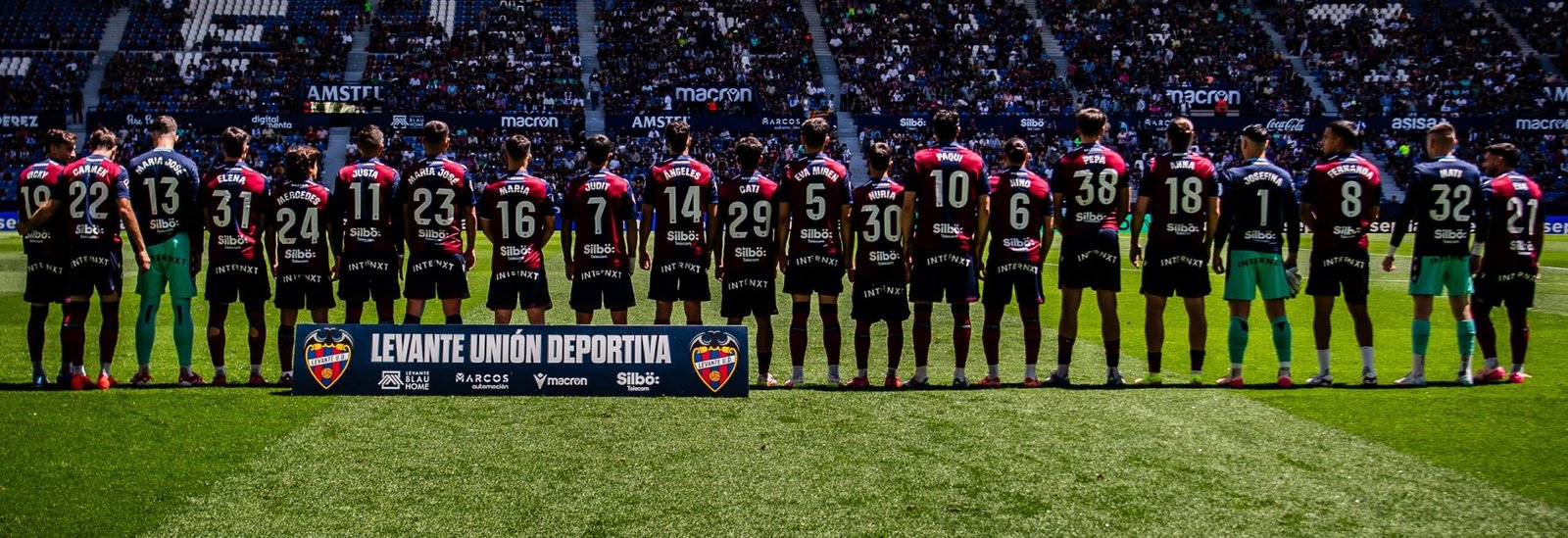 El-Levante-UD-rinde-homenaje-a-las-madres-en-su.jpg