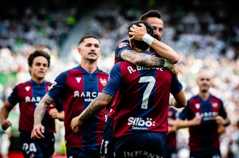 El-Levante-UD-sorprende-al-lider.jpg