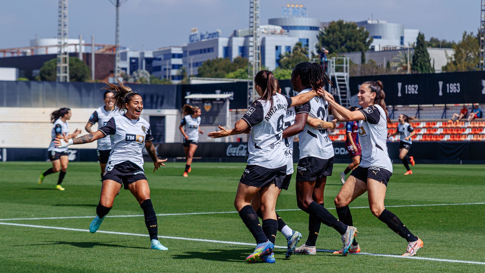 El-Valencia-CF-Femenino-vence-a-la-SD-Eibar-2-0.jpg