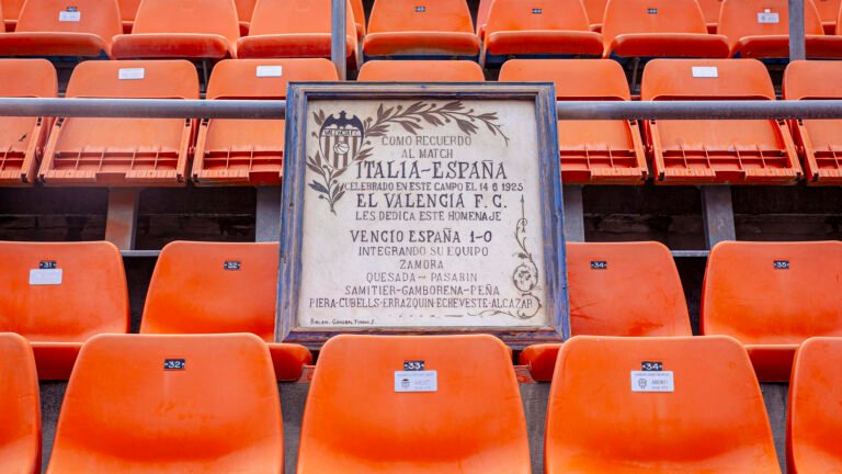 1749878315_El-Valencia-CF-conmemora-el-centenario-del-primer-partido-internacional.jpg