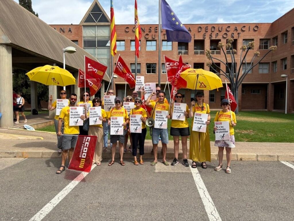 CCOO-convoca-huelga-por-recortes-en-plantilla-y-sueldos-bajos.jpg