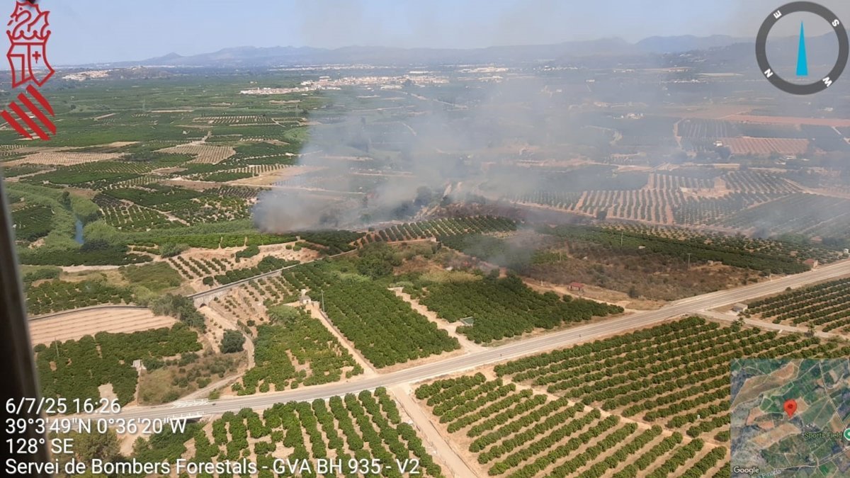 Dos-incendios-forestales-en-Antella-y-Cheste-Valencia.jpg