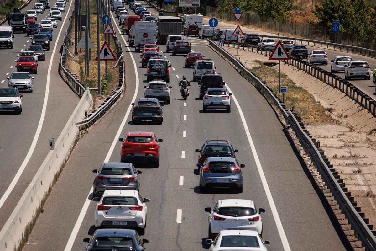 La-DGT-preve-137-millones-de-desplazamientos-en-carreteras-valencianas.jpg