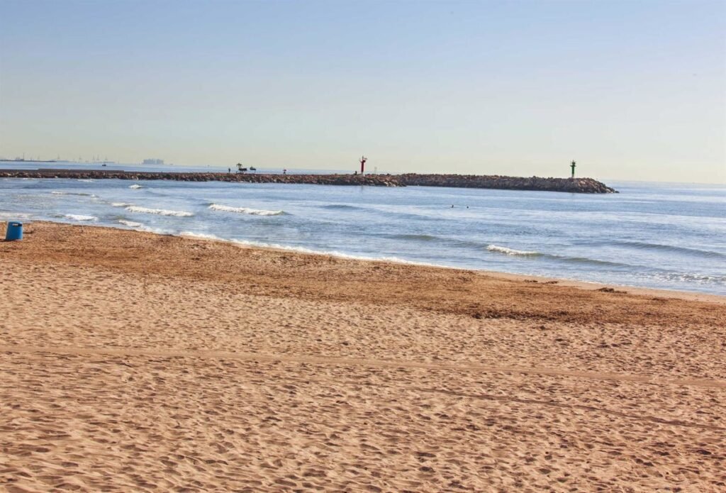 La-playa-de-Port-Saplaya-de-Alboraia-seguira-cerrada-por.jpg
