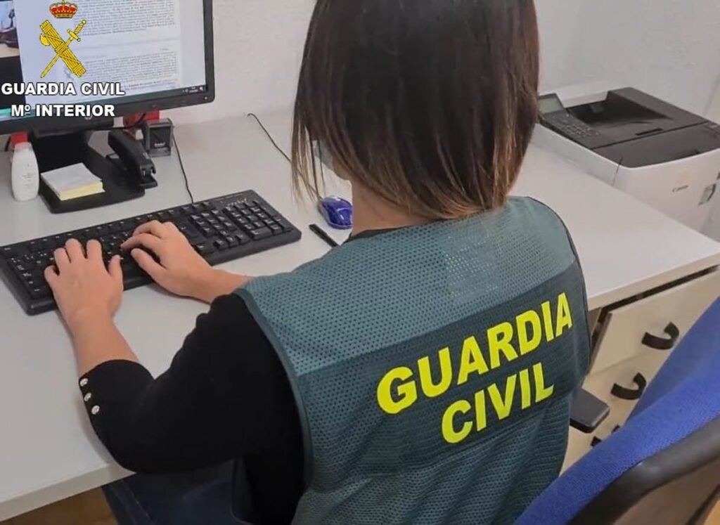 Tres-personas-detenidas-por-35-robos-en-vehiculos-en-Turis.jpg