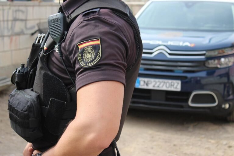 Detenido-portero-de-local-en-Marina-de-Valencia-por-agredir.jpg
