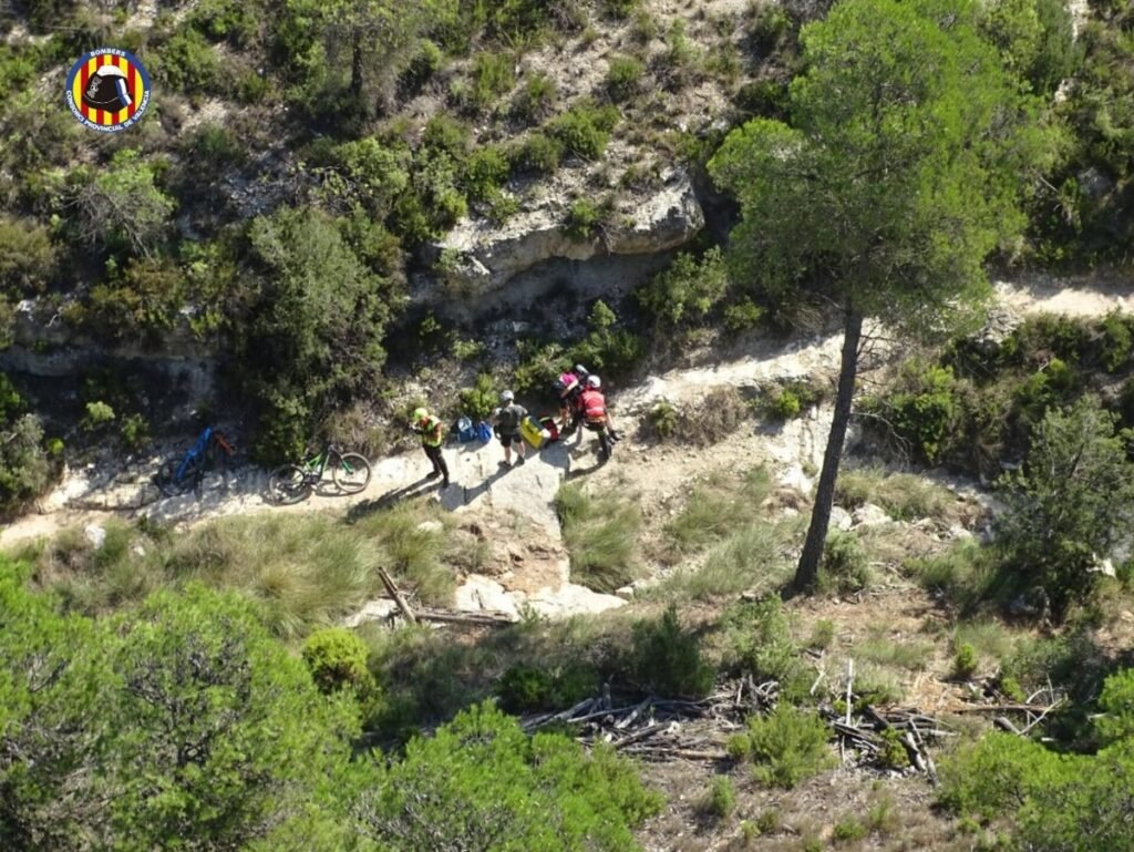 Rescatan-a-tres-personas-en-helicoptero-en-zonas-de-montana.jpg