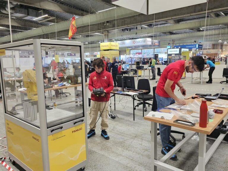 Tres-estudiantes-valencianos-compiten-en-Euroskills-2025-en-Dinamarca.jpg