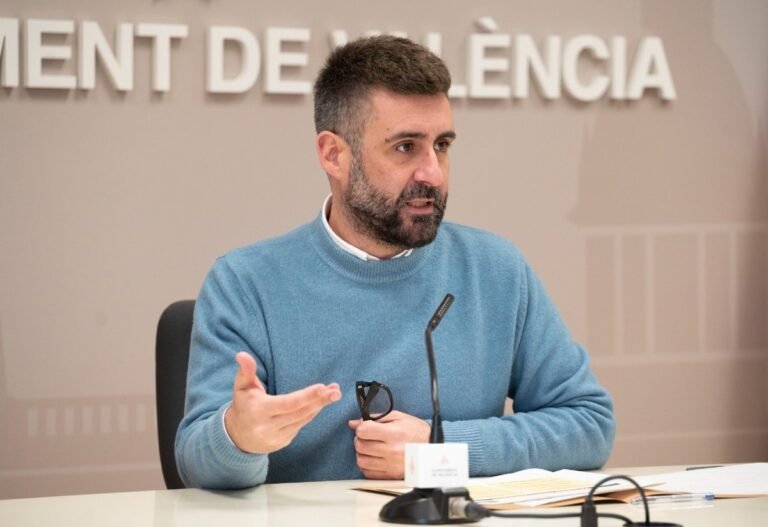 Compromis-critica-a-Catala-por-adelantar-las-carpas-en-Fallas.jpg
