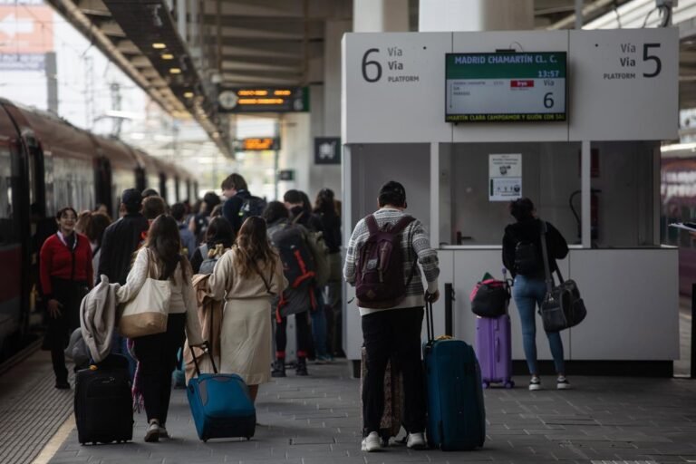 Renfe-ofrece-174000-plazas-para-viajar-a-la-Comunitat-Valenciana.jpg