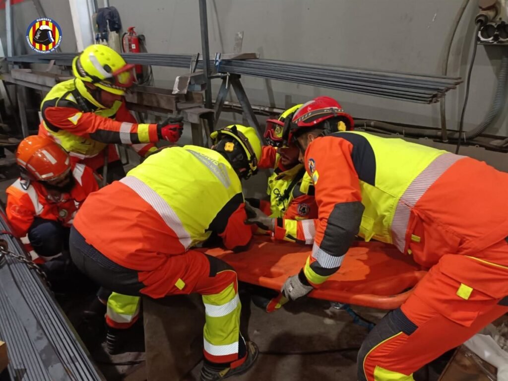 Rescatado-operario-atrapado-por-la-pierna-bajo-perfiles-metalicos-en.jpg