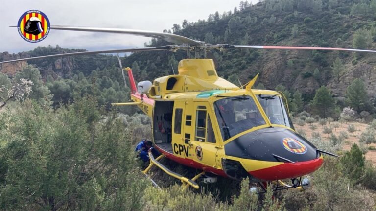 Bomberos-rescatan-en-helicoptero-a-dos-personas-heridas-en-Calles.jpg