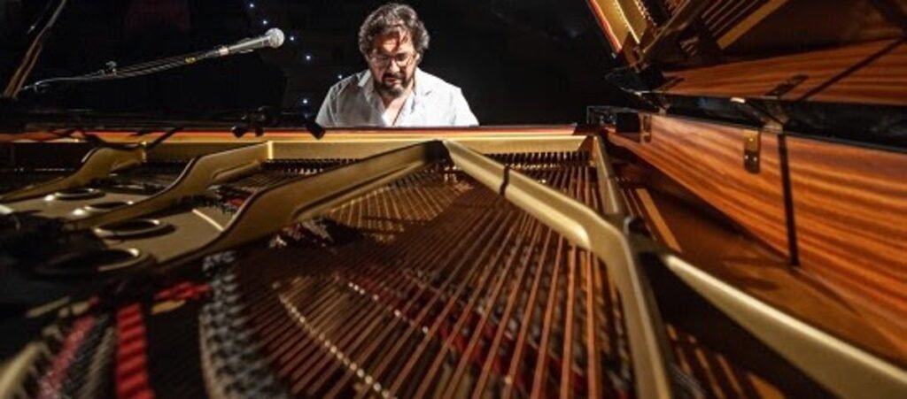 Juan-Cortes-pianista-de-flamenco-y-jazz-en-concierto-en.jpg