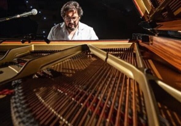 Juan-Cortes-pianista-de-flamenco-y-jazz-en-concierto-en.jpg