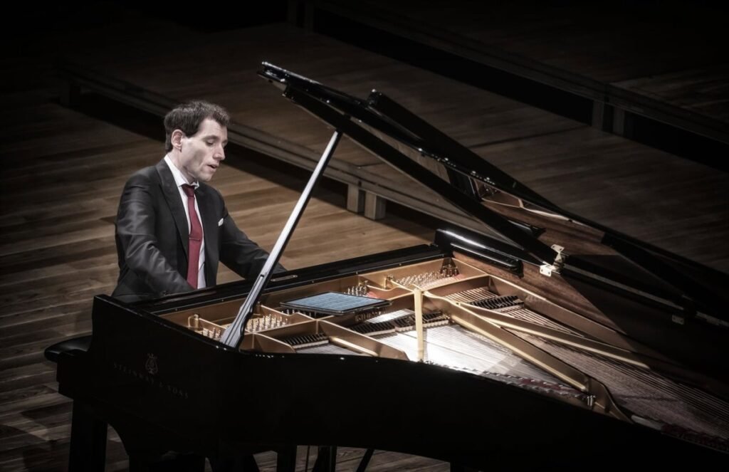 Boris-Giltburg-interpreta-las-sonatas-para-piano-de-Beethoven-en.jpg