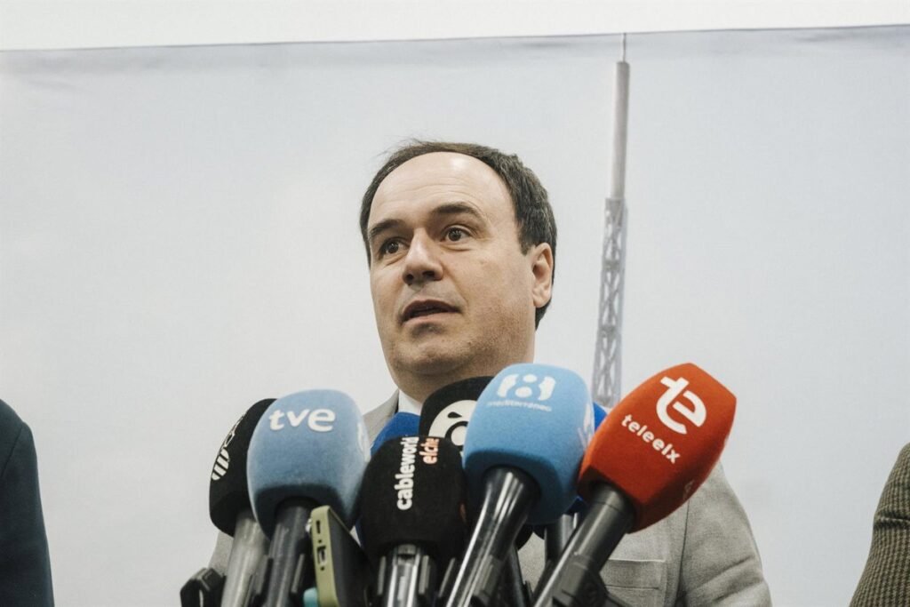 Juanfran-Perez-Llorca-apoya-la-investigacion-a-Carlos-Bano-y.jpg