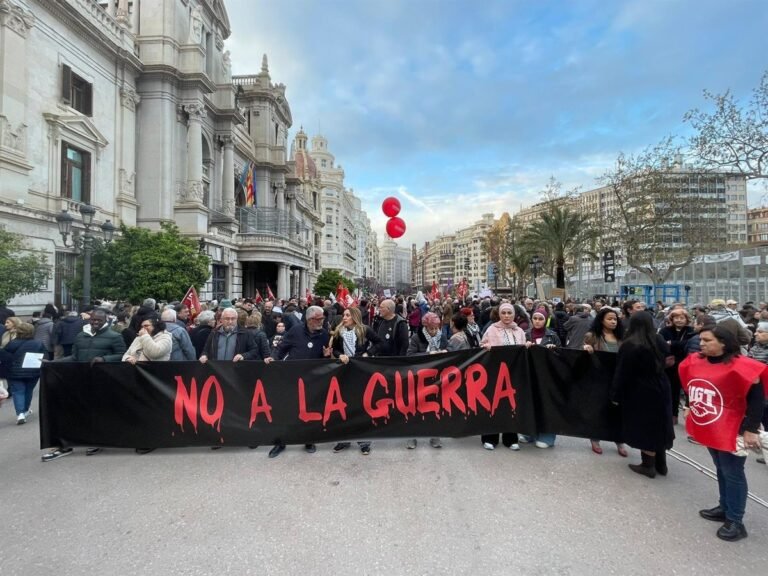Manifestacion-en-Valencia-No-a-la-guerra-en-Oriente-Medio.jpg