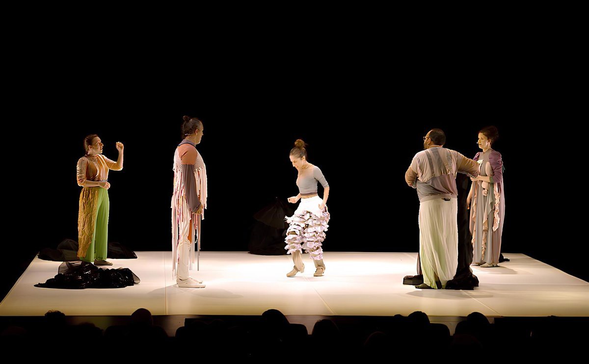 Dansa-Valencia-cierra-con-reflexion-sobre-tiempo-y-legado-en.jpg