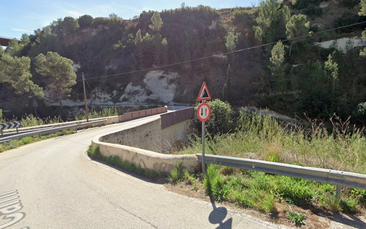 Dos-personas-fallecen-al-caer-un-coche-al-rio-Clariano.jpg
