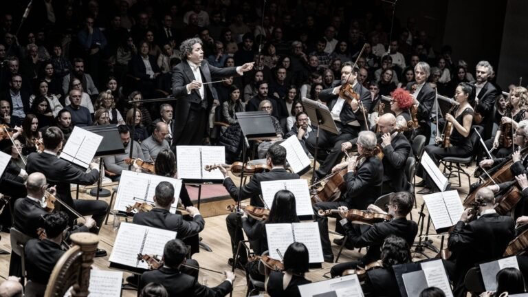 Gustavo-Dudamel-regresa-al-Palau-de-la-Musica-con-la.jpeg