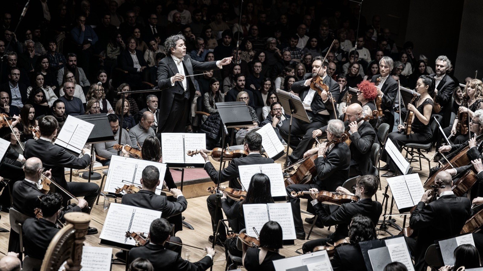Gustavo-Dudamel-regresa-al-Palau-de-la-Musica-con-la.jpeg